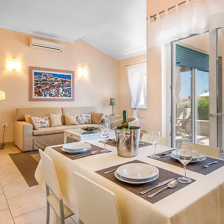 Beautiful In With House Sea View *