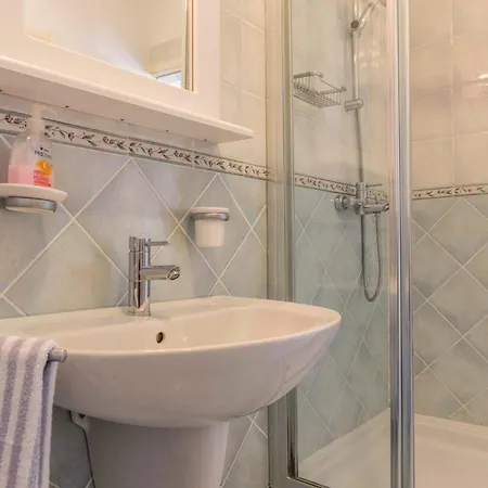 Holiday home Beautiful In With House Sea View Liznjan