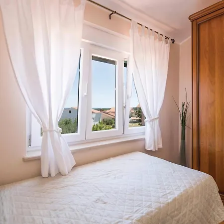 Beautiful In With House Sea View Liznjan